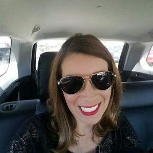 Meet your Posher, Crystal